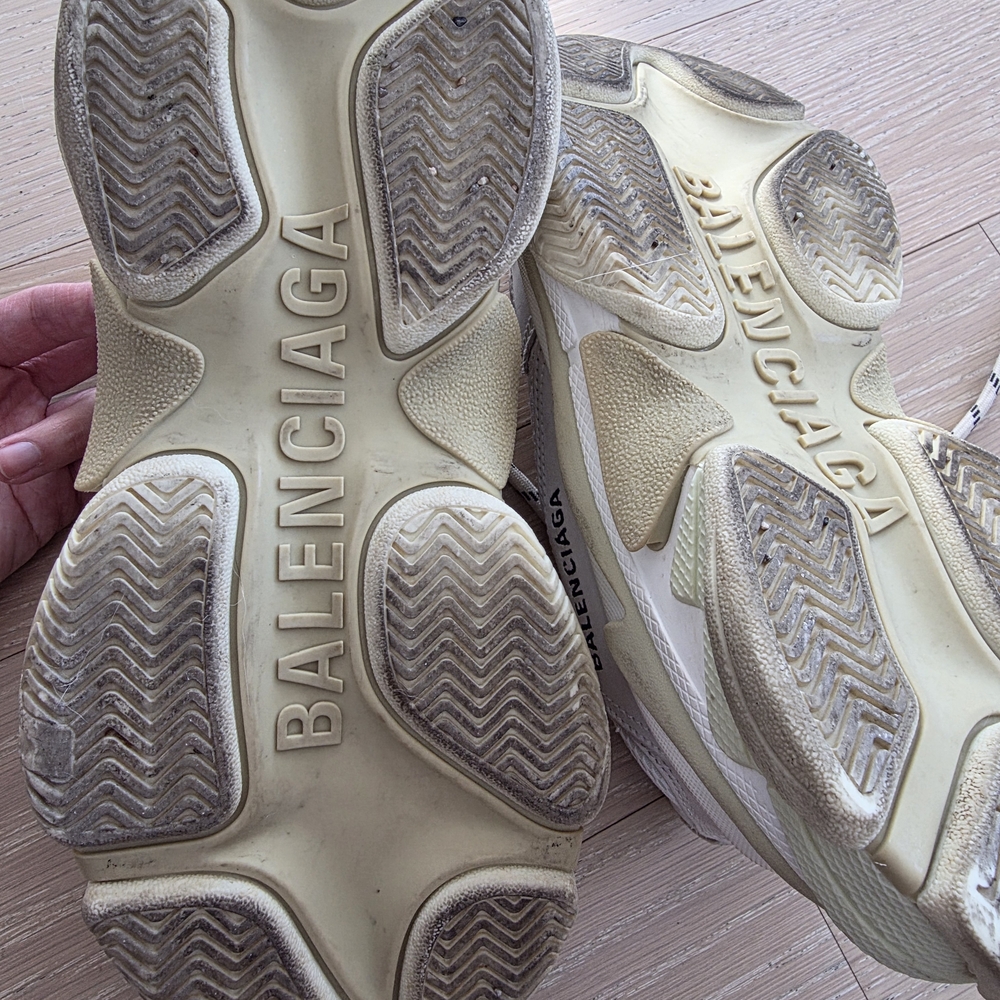 Balenciaga Triple S White Sneakers - Picture 4 of 5